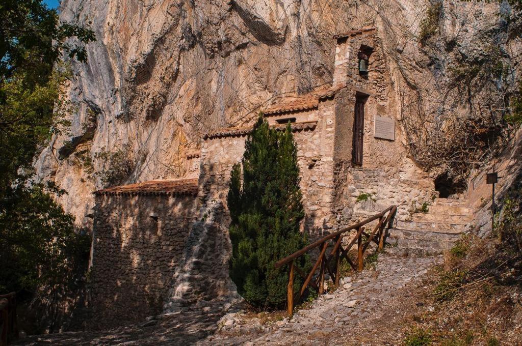 Alloggio Turistico Luigina Morro Reatino エクステリア 写真